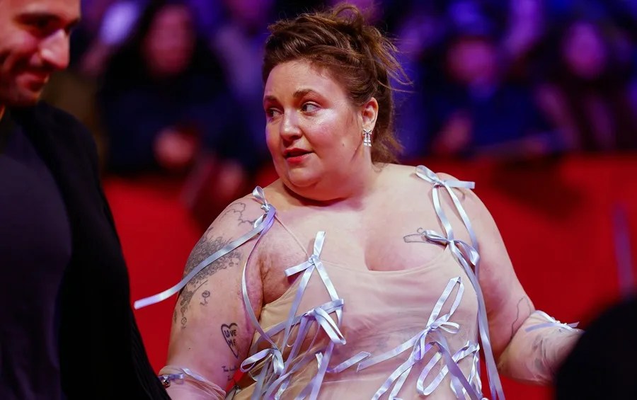 La escritora Lena Dunham da la bienvenida a su primer hijo mediante gestación subrogada