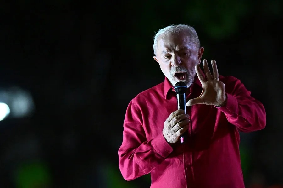Lula dice que Flávio Bolsonaro "no va a escapar" de la justicia por el caso del banco Master