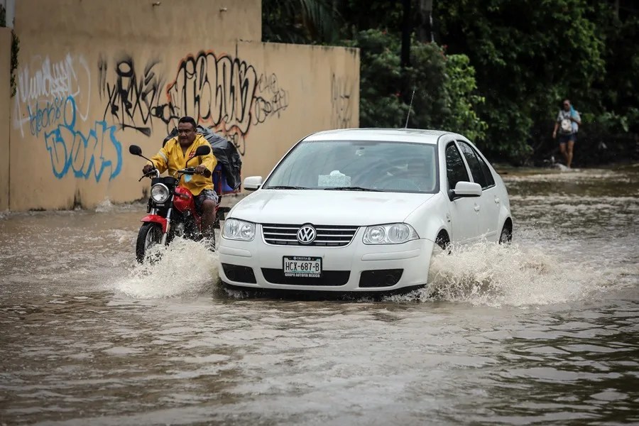 Depresión tropical en el Pacífico de México podría convertirse en un huracán, dicen autoridades