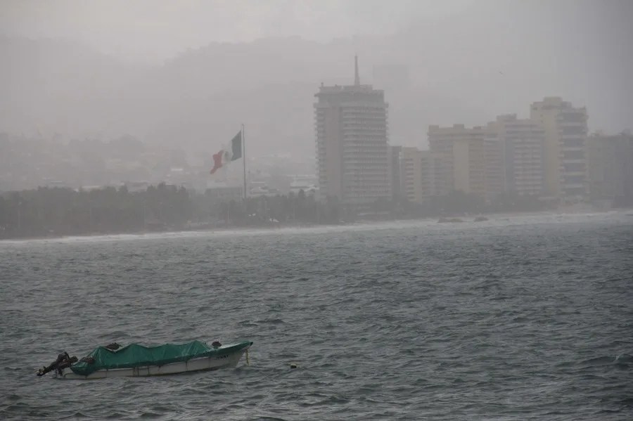 La tormenta tropical Polo se intensifica a huracán categoría 1 frente a las costas del Pacífico mexicano