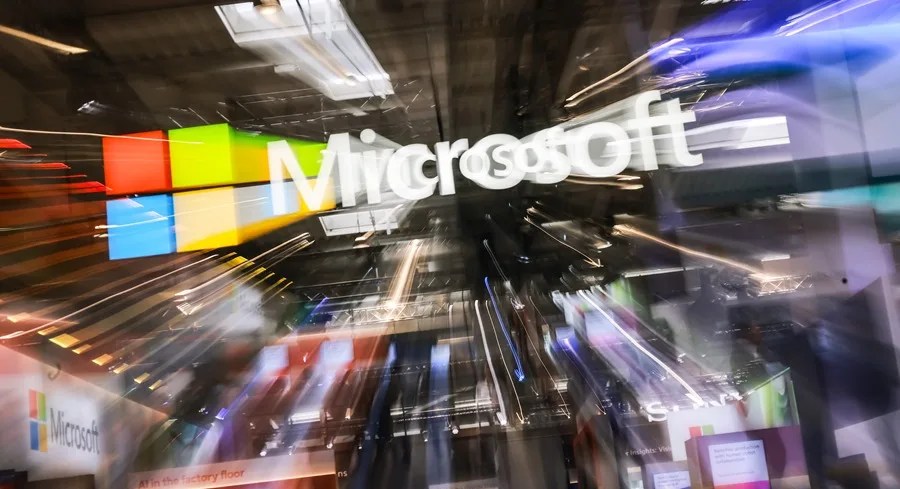 Microsoft se compromete a mantener sus futuros modelos de IA bajo control humano