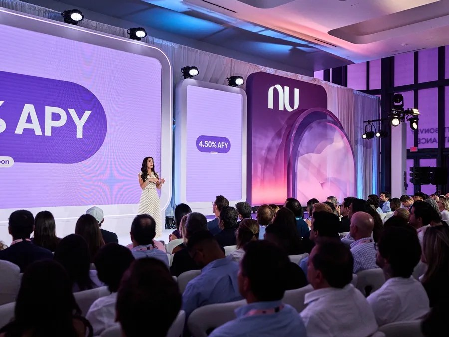 El banco brasileño Nu anuncia en Miami su apertura en Estados Unidos y una cuenta digital global