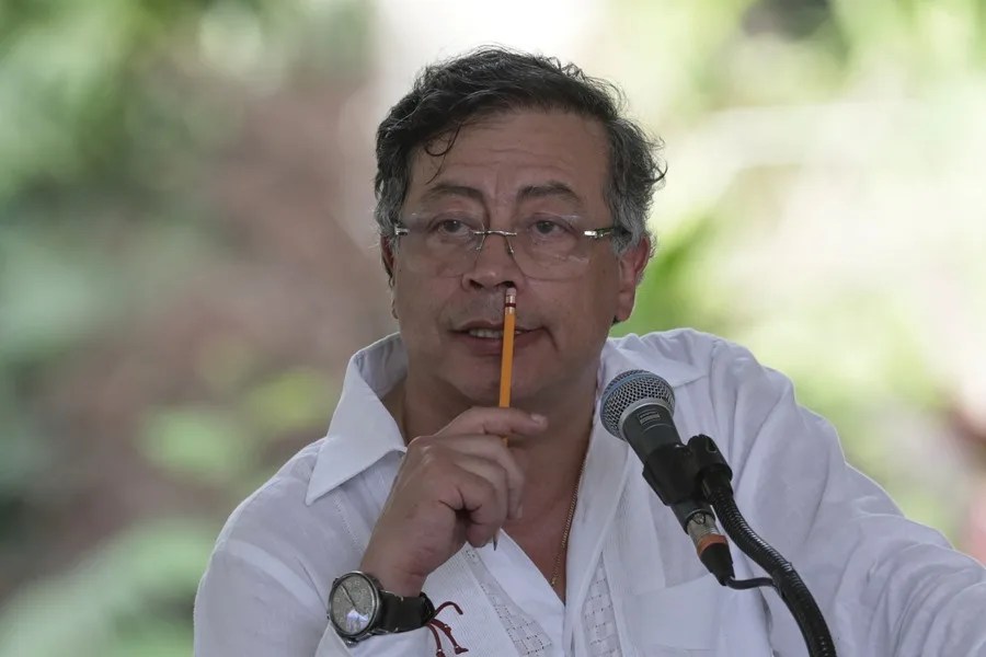 Petro dice que denunció a De la Espriella ante la CPI por persecución política