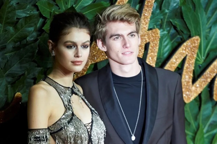 Las autoridades investigan la muerte de Presley Gerber, hijo de la modelo Cindy Crawford, como una posible sobredosis