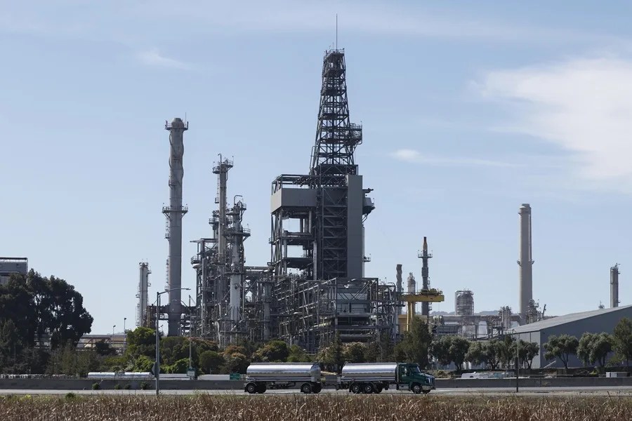 Estados Unidos busca aumentar su capacidad de refinación ante las alertas del sector petrolero