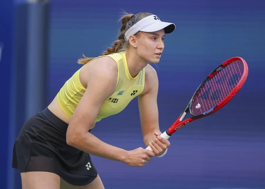 Rybakina elimina a Osaka y queda a una victoria de asaltar el número 1 de Sabalenka