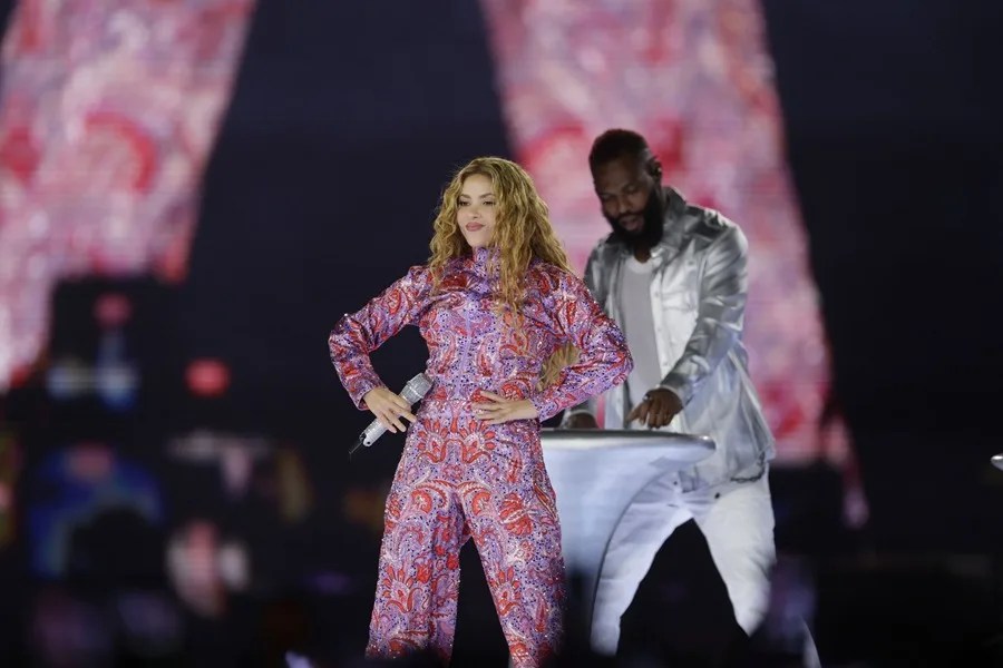 Alejandro Sanz actúa con Shakira en su residencia en Madrid