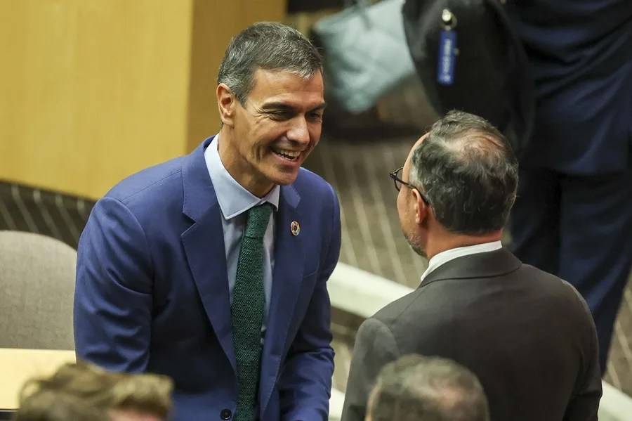 Sánchez reclama una alianza global para una IA responsable frente a los tecnoligarcas