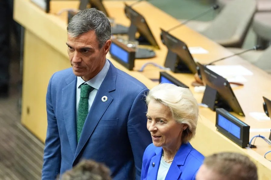 Sánchez reclama una alianza global para una IA responsable frente a los tecnoligarcas