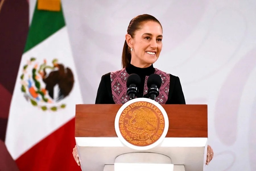 Sheinbaum dice que avanza "bien" el acuerdo comercial con EE.UU. tras una llamada con Trump