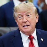 Trump dice que la congresista republicana que rechaza su política migratoria ganó gracias él