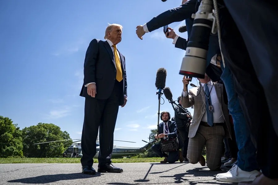 Trump confirma que sus enviados viajan a Rusia y Ucrania para reavivar las negociaciones