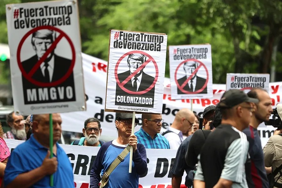 Chavistas protestan contra el acuerdo petrolero de EE.UU. y Venezuela y piden salarios dignos