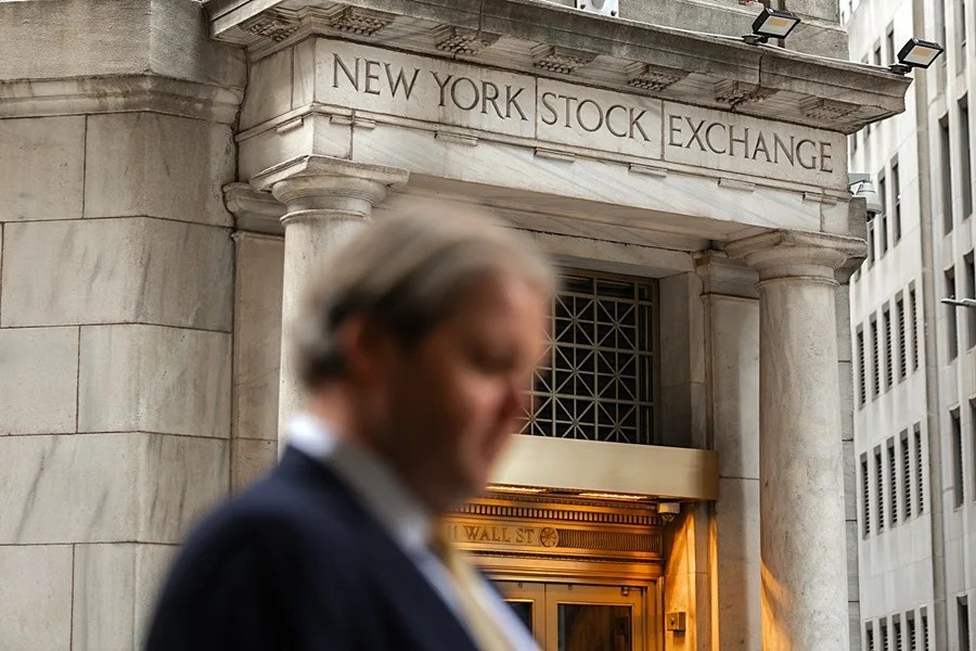 Wall Street cierra en rojo arrastrado por el petróleo tras superar los 100 dólares por barril