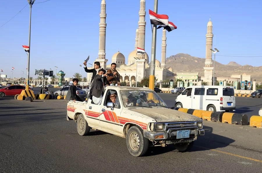 Los combates se intensifican en Yemen cerca del estrecho de Bab el Mandeb