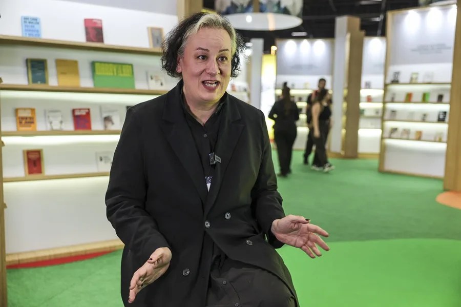 La escritora española Alana S. Portero