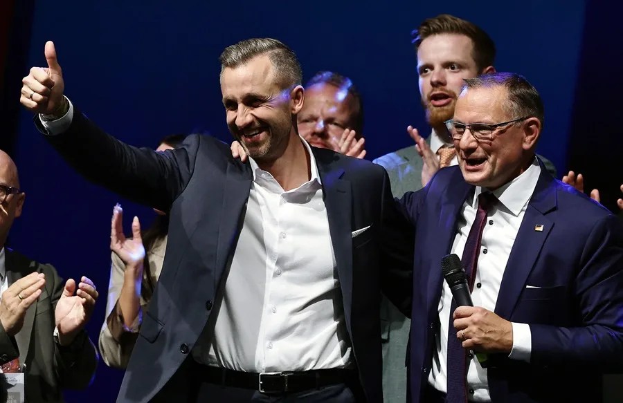 El candidato principal Ulrich Siegmund (izq.) y el copresidente del partido y del grupo parlamentario, Tino Chrupalla