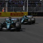 El piloto español de Aston Martin Fernando Alonso (d) y su compañero Lance Stroll (i).