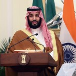 El príncipe heredero saudí, Mohamed bin Salman (c)