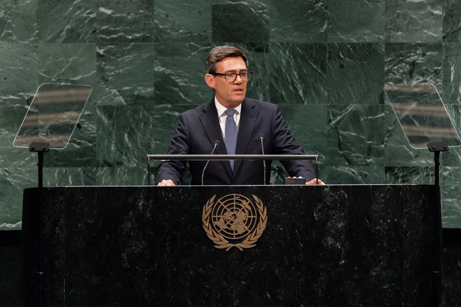 Burnham dice que Reino Unido se mantendrá "firme" ante las "amenazas" sobre las Malvinas