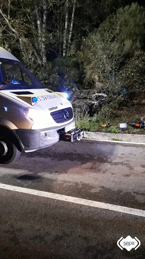 madrugada en un accidente de tráfico registrado en kilómetro 103 de la carretera AS-15, entre las localidades de Cerredo y La Collada