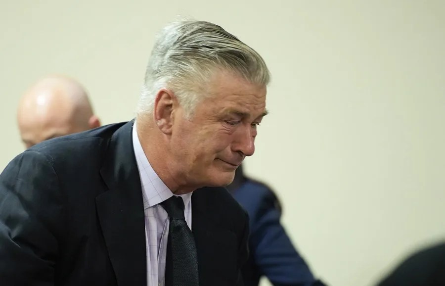 Alec Baldwin relata la tragedia de 'Rust' en un avance del documental sobre el tiroteo mortal