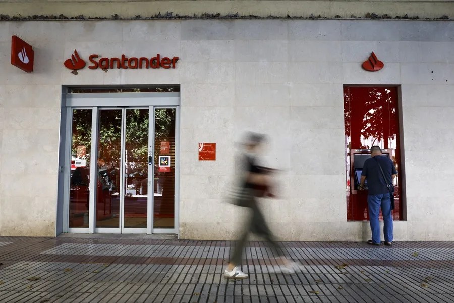 Imagen de archivo de una oficina del Banco Santander en Madrid