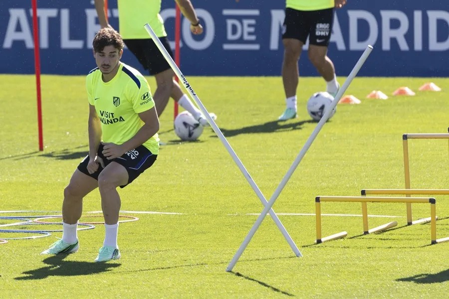 El delantero del Atlético de Madrid, Julián Álvarez, durante un entrenamiento