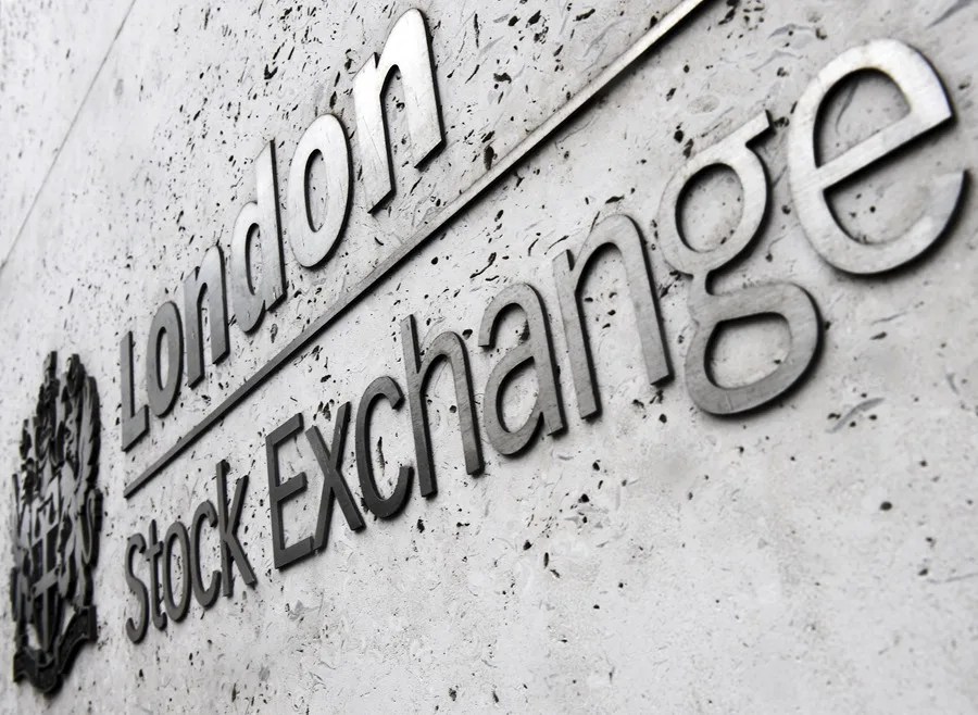 Logotipo a la entrada de la bolsa de Londres