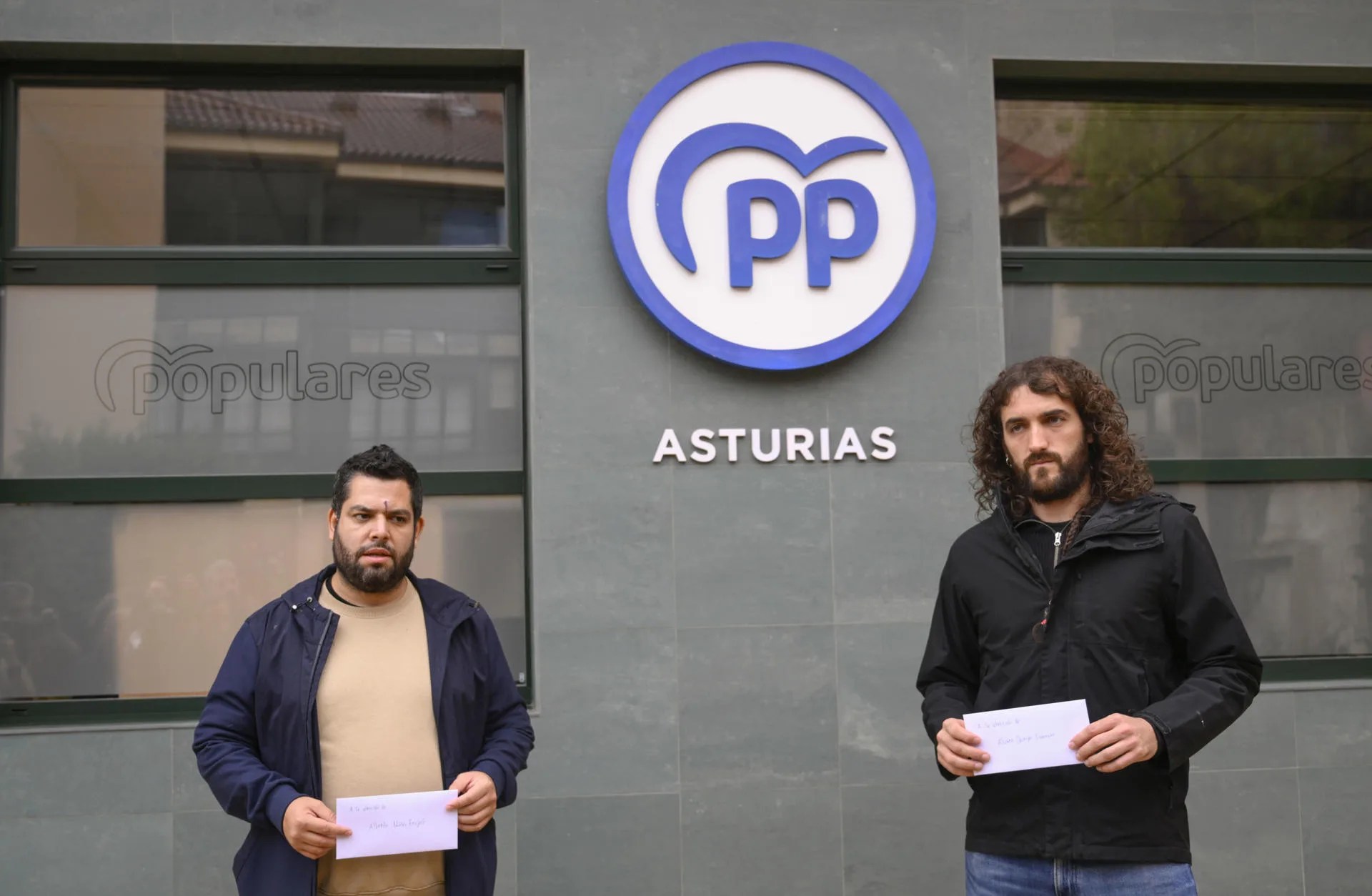 Los dos agredidos en San Mateo piden al PP que censure al alcalde de Oviedo