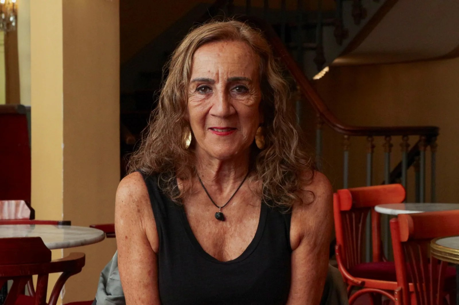 Carme Portaceli, directora de teatro española, posa en París con motivo del estreno de su obra 'Les Bonnes' (Las criadas).