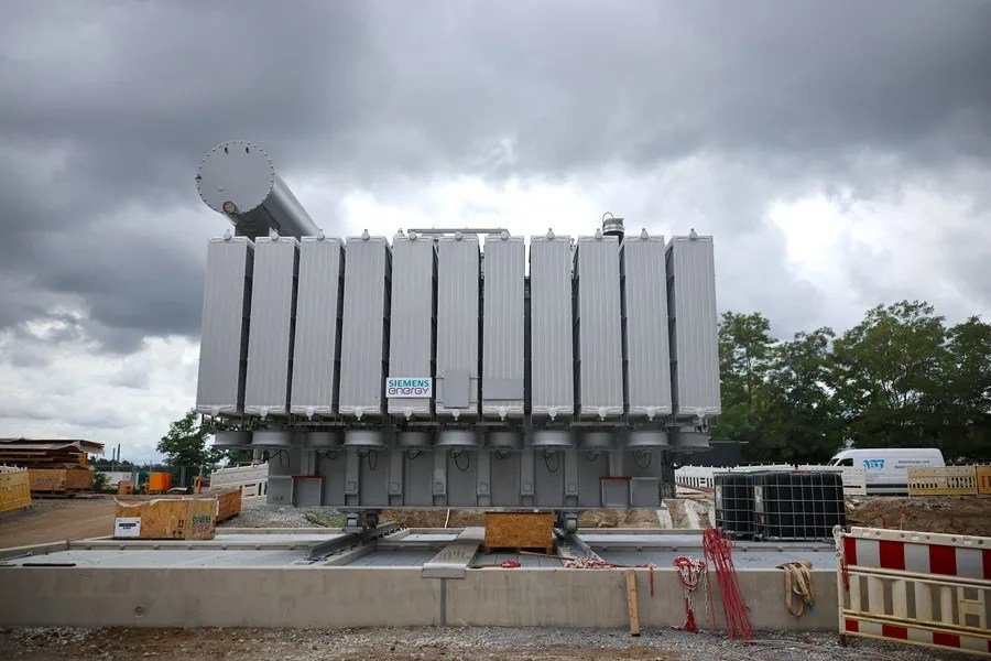 En la imagen de archivo, un equipo de Siemens Energy en las obras de construcción de un nuevo centro de datos