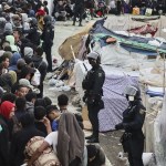 Desalojo migrantes en la playa de Benítez.
