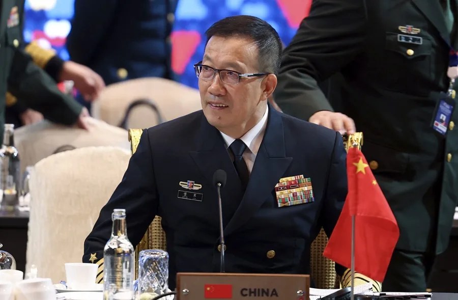 El ministro de Defensa de China pide "prepararse antes de que llueva" ante riesgos de la IA