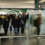 Un grupo de pasajeros en la estación de Atocha.