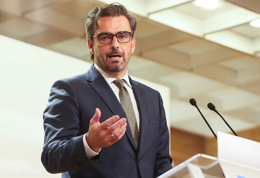 El conselleiro de Presidencia, Xustiza e Deportes, Diego Calvo, hoy en el Consello.