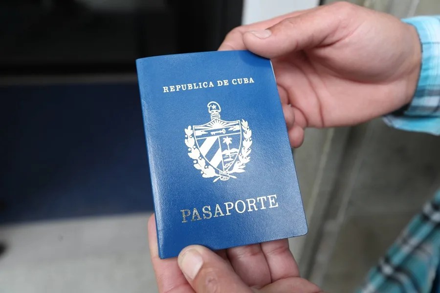 Cuba aumenta a 200 dólares las tarifas consulares de pasaportes por la "inflación global"