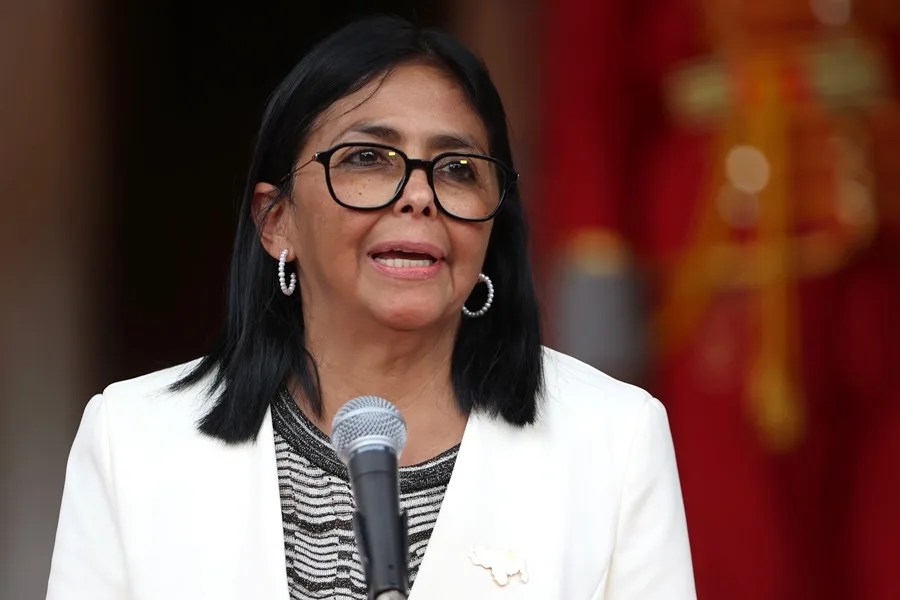 Delcy Rodríguez dice que la Venezuela petrolera ayudará a equilibrar la economía mundial
