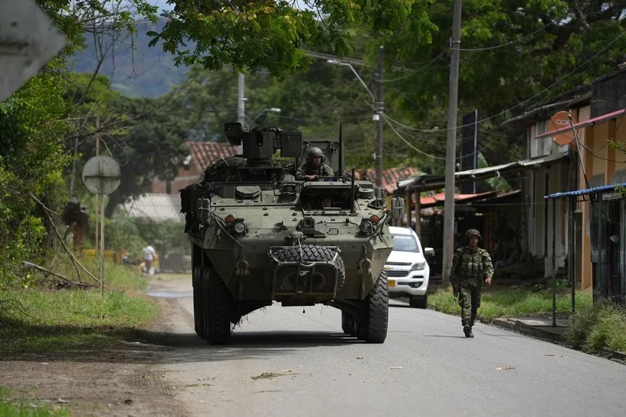 Reactivan en Colombia las órdenes de captura contra 46 miembros de los grupos que negociaron la paz
