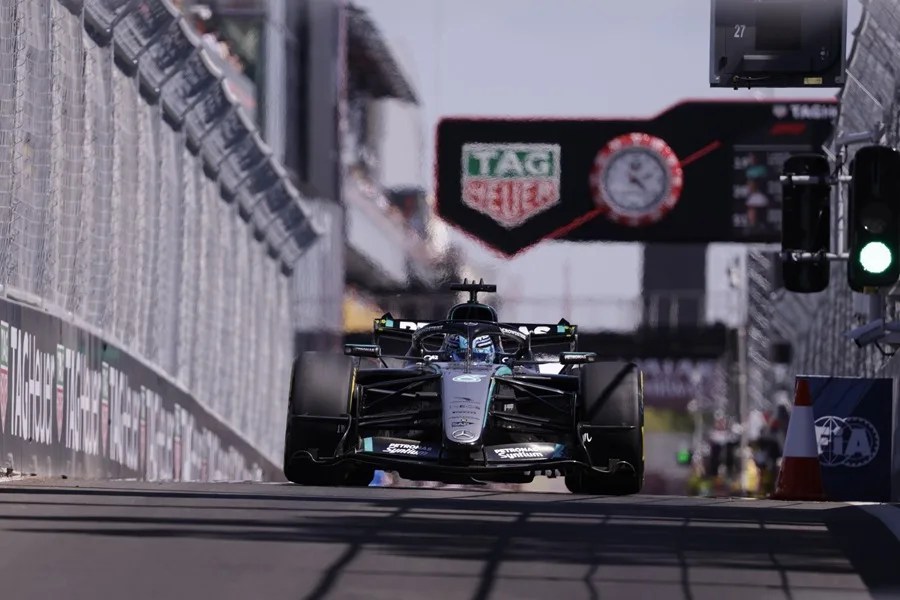 El piloto británico de Fórmula Uno George Russell, durante el primer entrenamiento libre para el GP de España de Fórmula Uno en el circuito Madring
