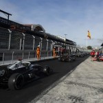 Pilotos de Fórmula 3 preparados en la zona de 'pit-lane' durante la segunda jornada, este martes, de los test de estacategoría en el trazado de 'Madring'