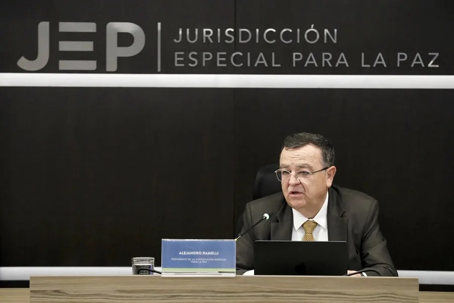 La Jurisdicción para la Paz imputa a cinco excomandantes de las FARC por violencia sexual en Colombia