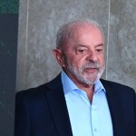 Flávio Bolsonaro vuelve a recortar distancias con Lula, según un nuevo sondeo