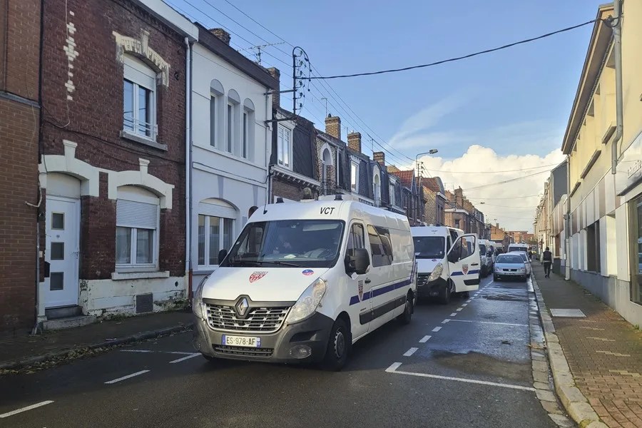 Furgones de la gendarmería francesa