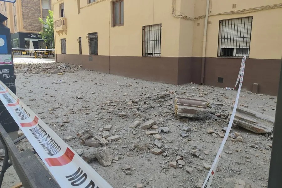 Daños causados por el terremoto que ha afectado este martes a la ciudad de Granada.