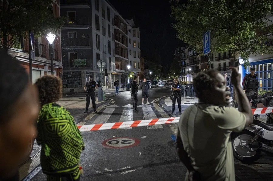 Un varón de 46 años ha fallecido este lunes en Hondarribia (Gipuzkoa) al recibir un disparo de un agente de la Policía Local