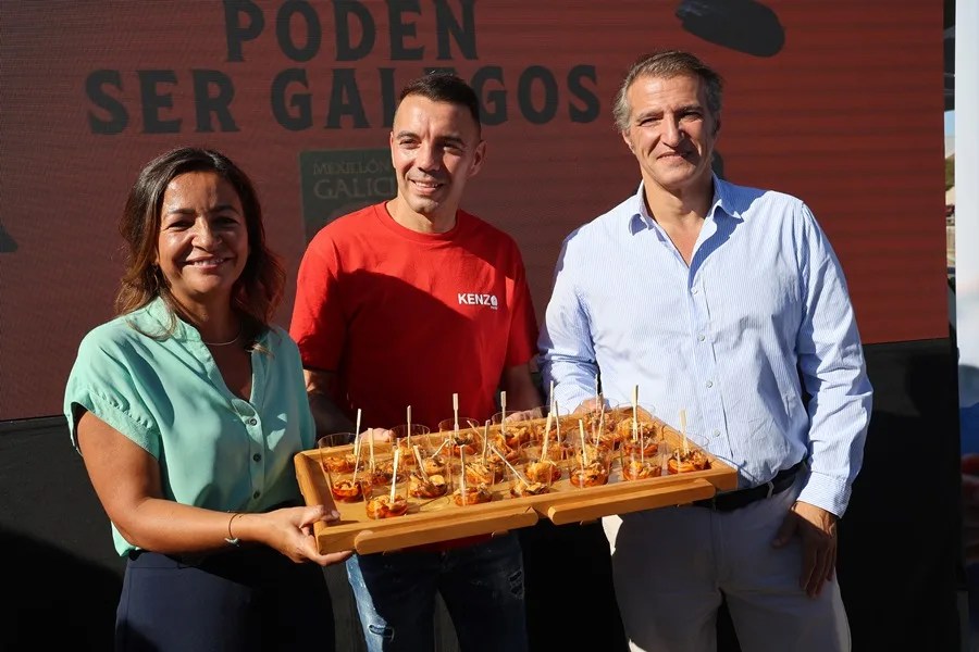 Presentación de la campaña de comunicación de la DOP Mexillón de Galicia con Iago Aspas (2d), jugador del Celta.