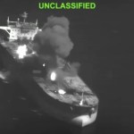 El Ejército de Estados Unidos atacó este sábado a tres petroleros iraníes.-