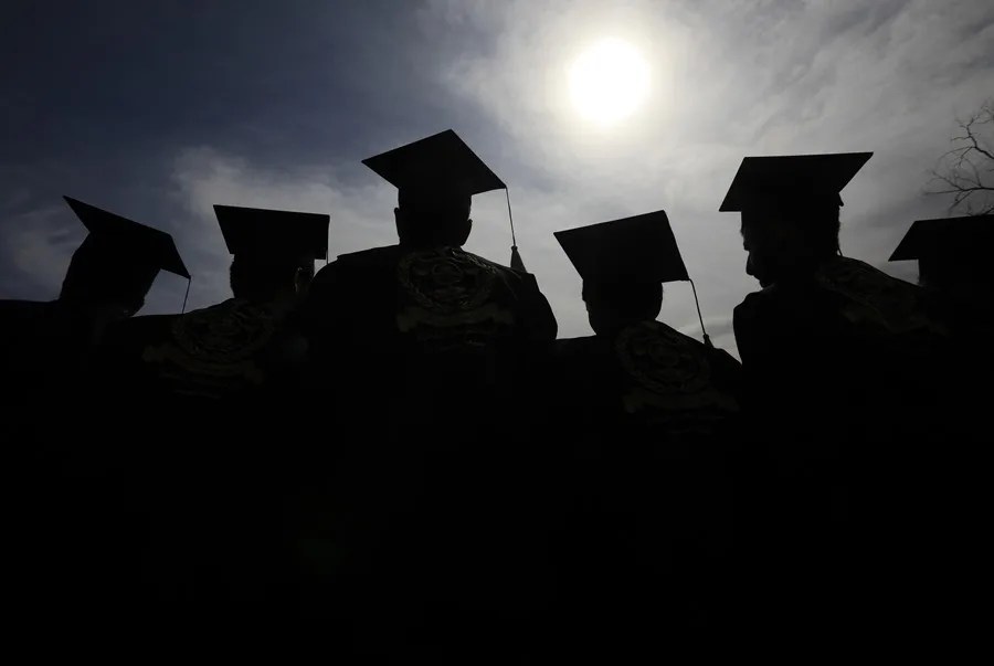 Estudiantes en su graduación