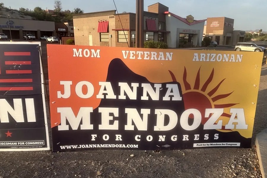 JoAnna Mendoza busca arrebatarle a un aliado de Trump en Arizona un escaño clave en noviembre